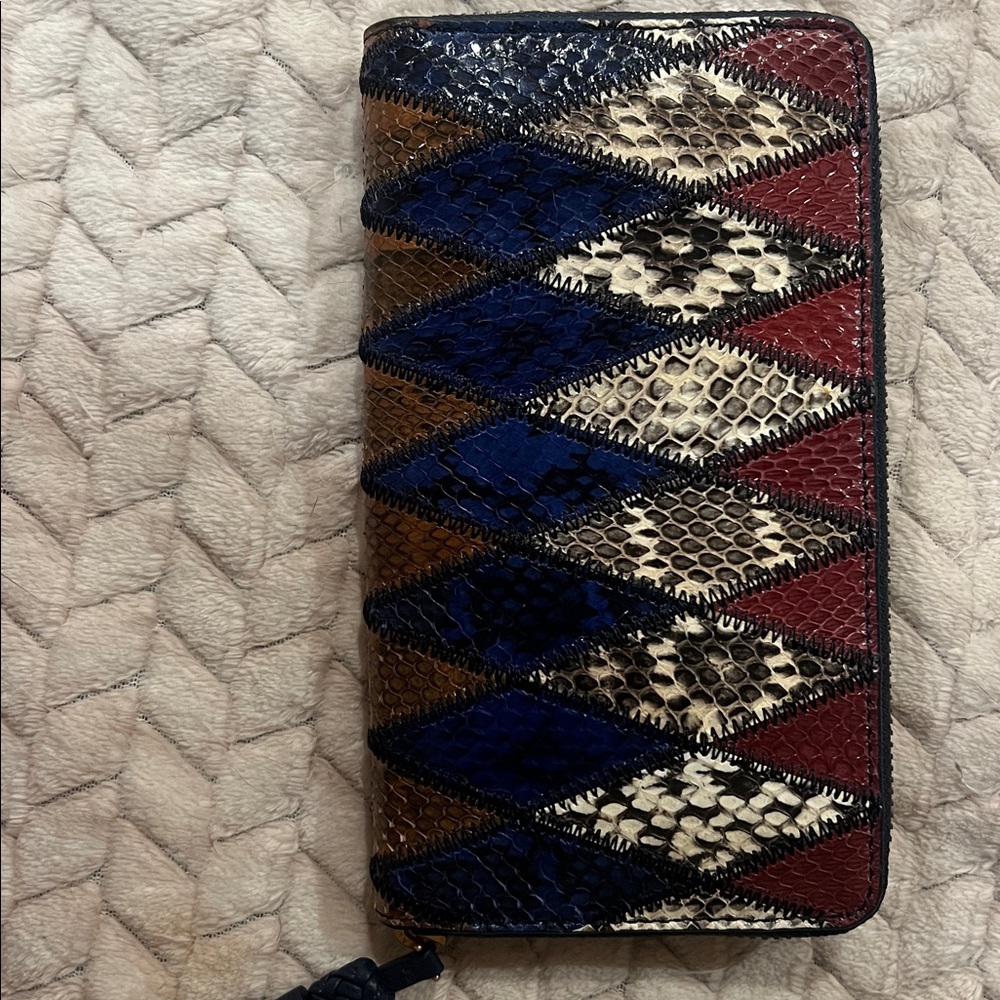 Women's Zip Wallet - Multicolor Diamond Pattern - Picture 3 of 3